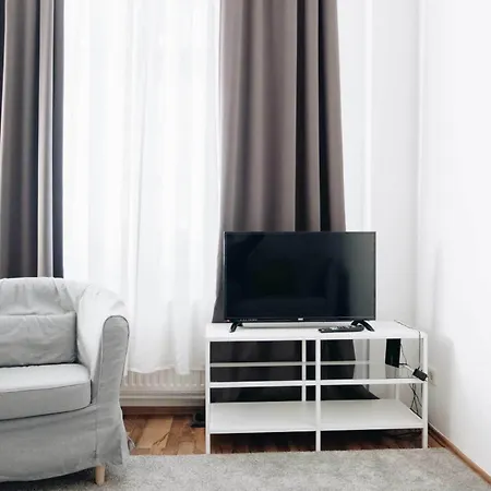 Grosse Zwei Zimmer Mit Balkon Apartment Leipzig