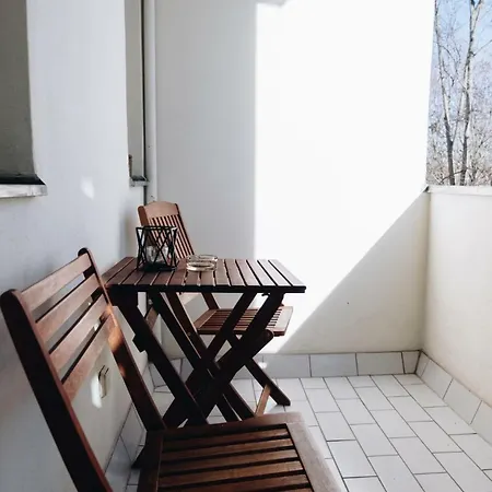 Grosse Zwei Zimmer Mit Balkon * Leipzig